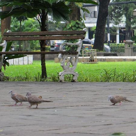 오요 2256 다니사 게스트하우스 자카르타 외부 사진